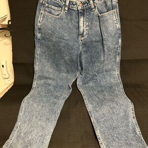 Hollister Ultra High-Rise Mom Jeans